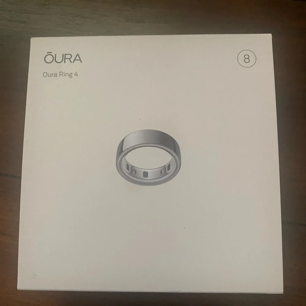 Oura Ring 4 in Elegant Silver
